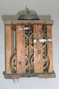 Standuhr Barock, Uhrwerk hinten